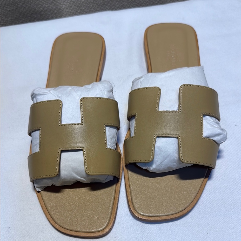Elegant Tan Leather Slide Sandals